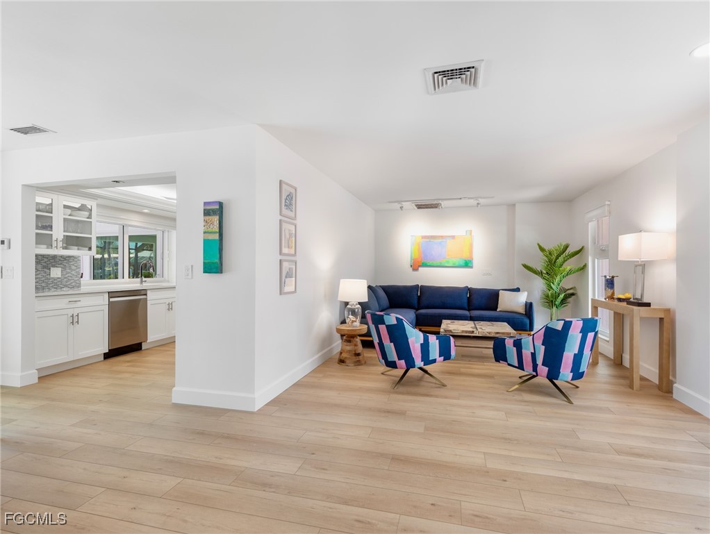3 Bed Pool Home for Sale in Palm Acres, photo 11