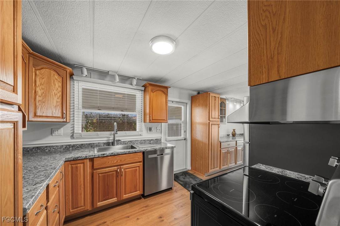 2 Bed Waterfront Home for Sale in St James City, photo 11