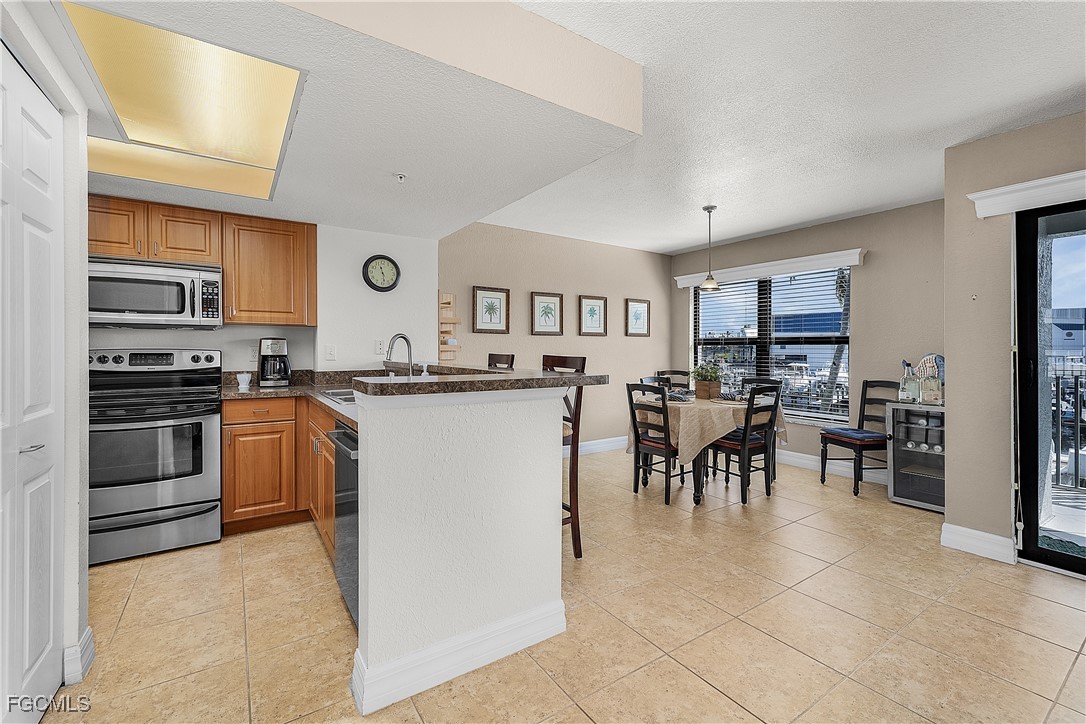 2 Bed Waterfront Home for Sale in Bokeelia, photo 11