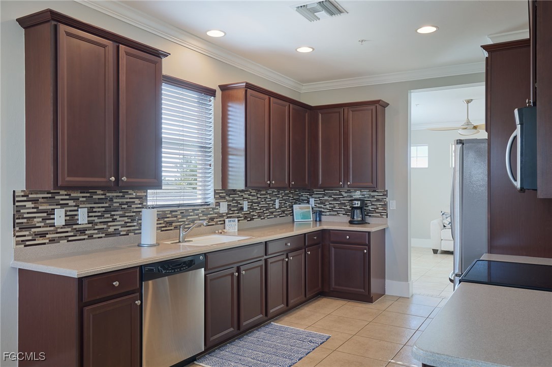 3 Bed Waterfront Home for Sale in Lucaya, FL, $380,000 — photo 11