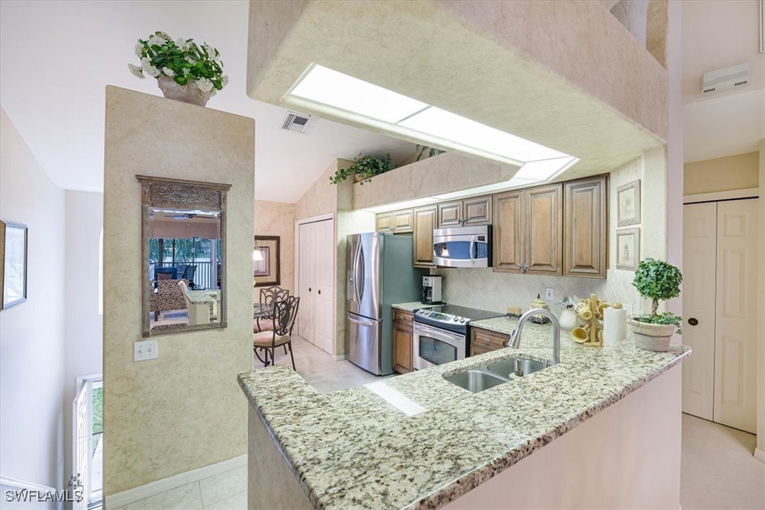 3 Bed Waterfront Home for Sale in Amberley Court, photo 11