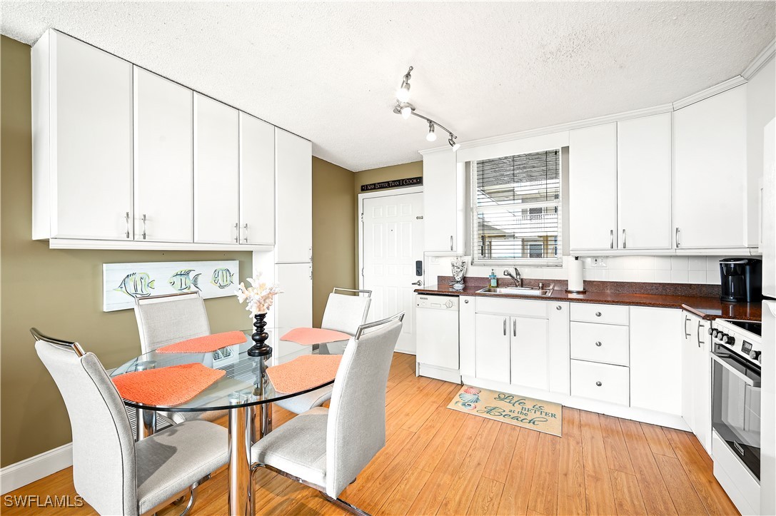 1 Bed Waterfront Home for Sale in Beach And Tennis Club, photo 11