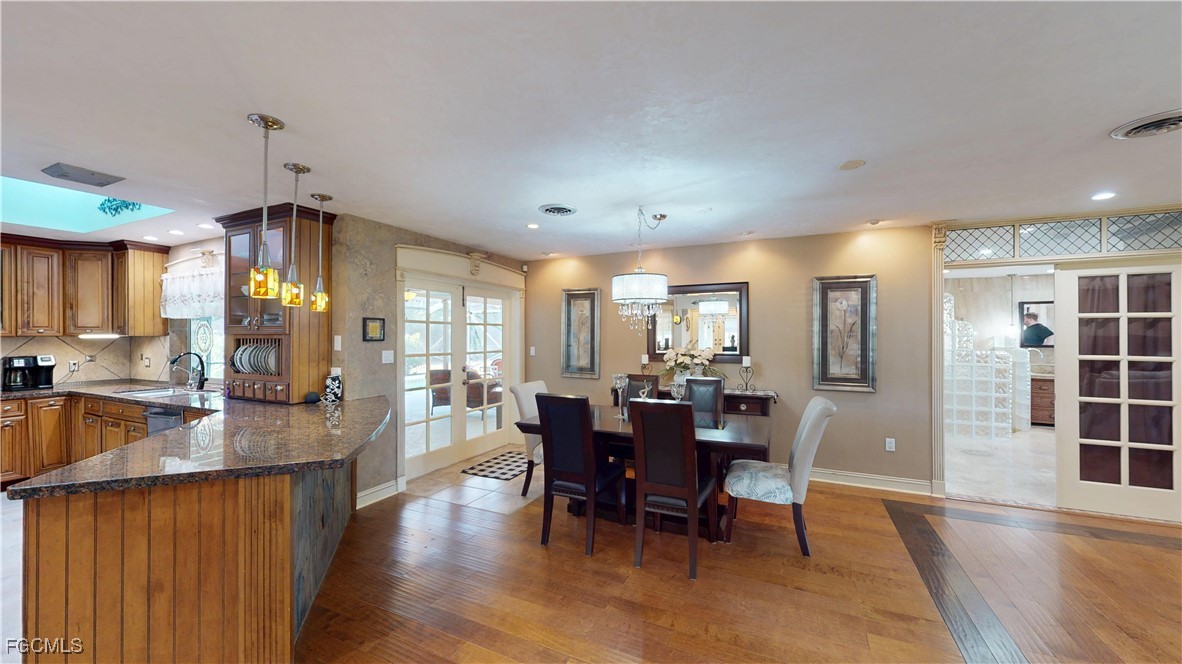 3 Bed Pool Home for Sale in Meadows, photo 11