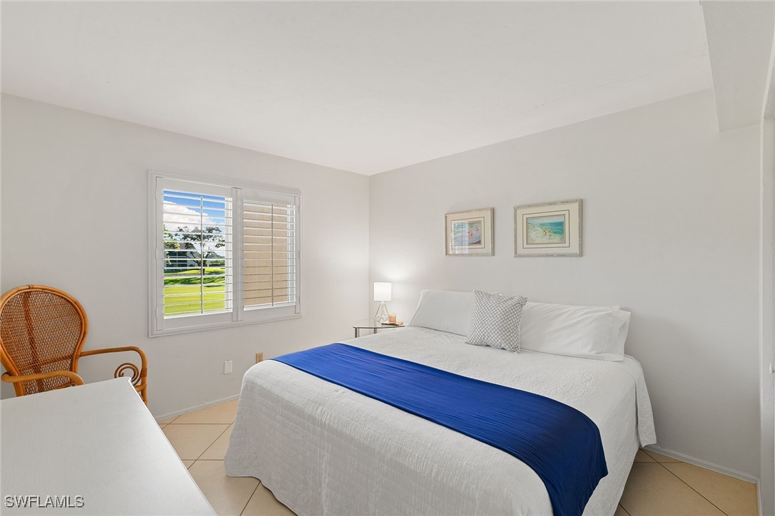 2 Bed Condominium for Sale in Foxmoor, FL, $255,000 — photo 11