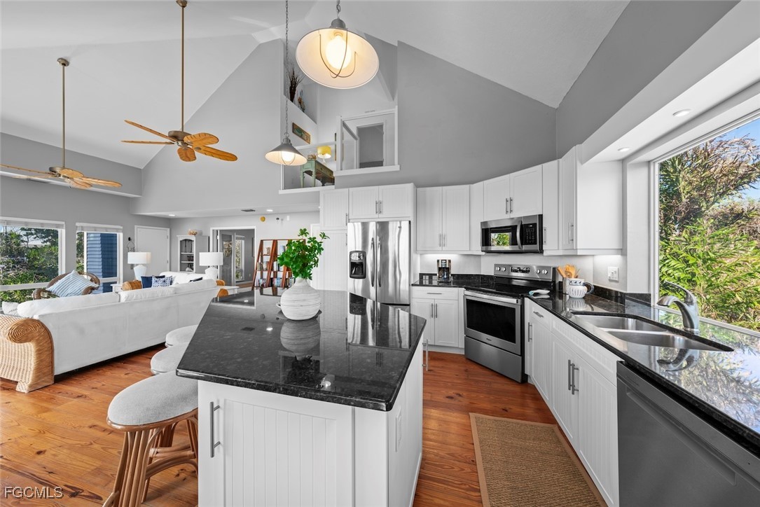 2 Bed Pool Home for Sale in Del Sega, photo 11