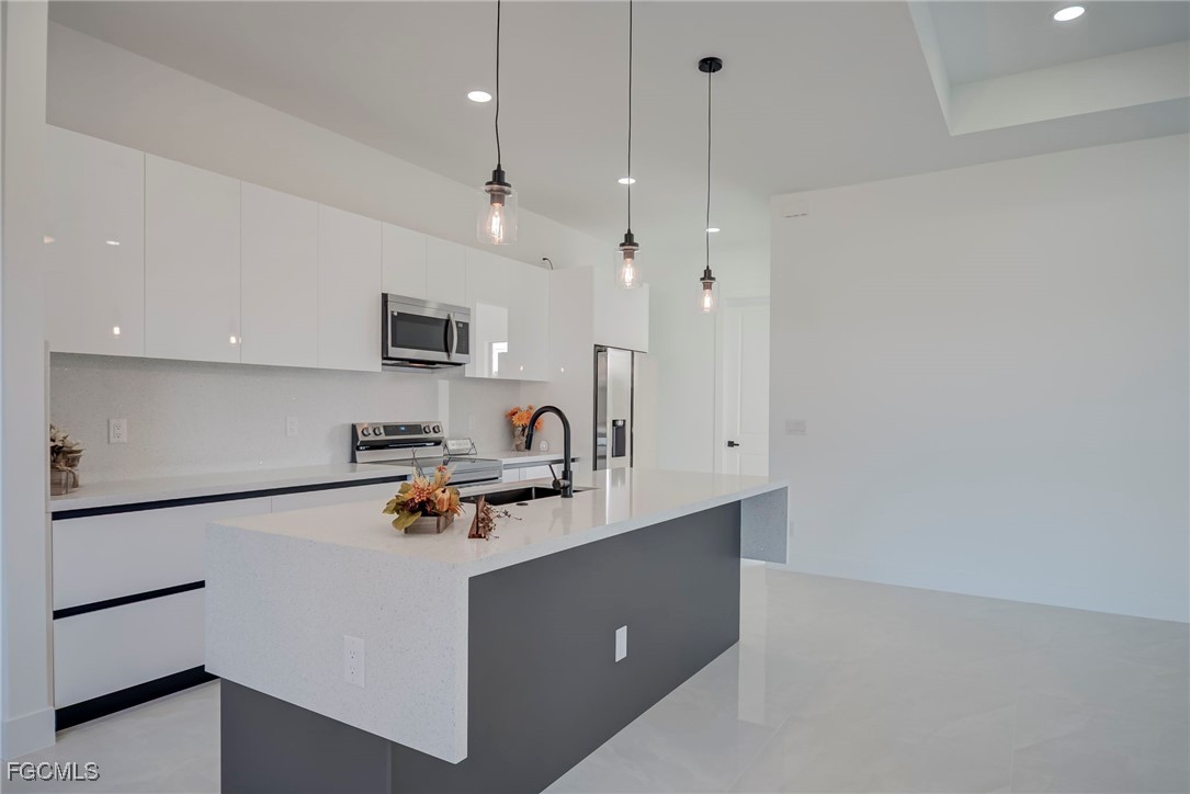 3 Bed SingleFamilyResidence for Sale in Lehigh Acres, photo 11