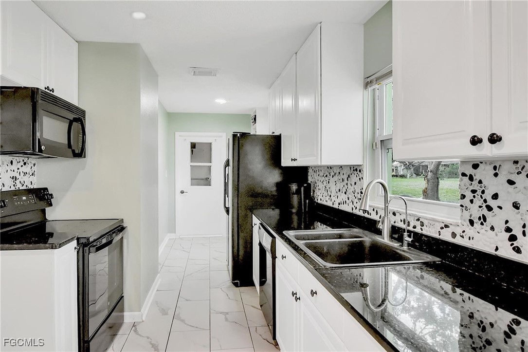 2 Bed SingleFamilyResidence for Sale in Port Charlotte, photo 11