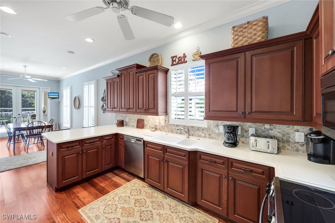 2 Bed SingleFamilyResidence for Sale in Naples, photo 11