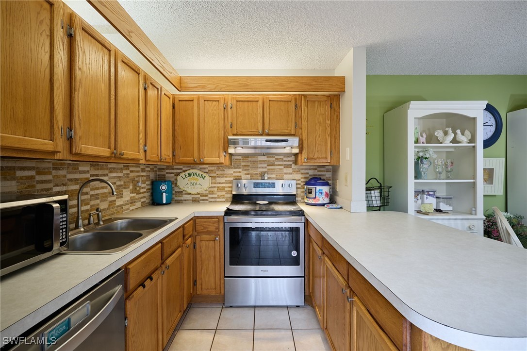 2 Bed Townhouse for Sale in Fort Myers, FL, $173,895 — photo 11