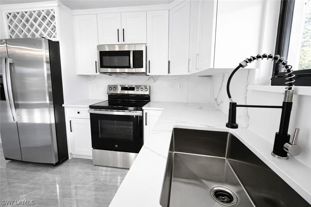 3 Bed SingleFamilyResidence for Sale in Lehigh Acres, photo 11
