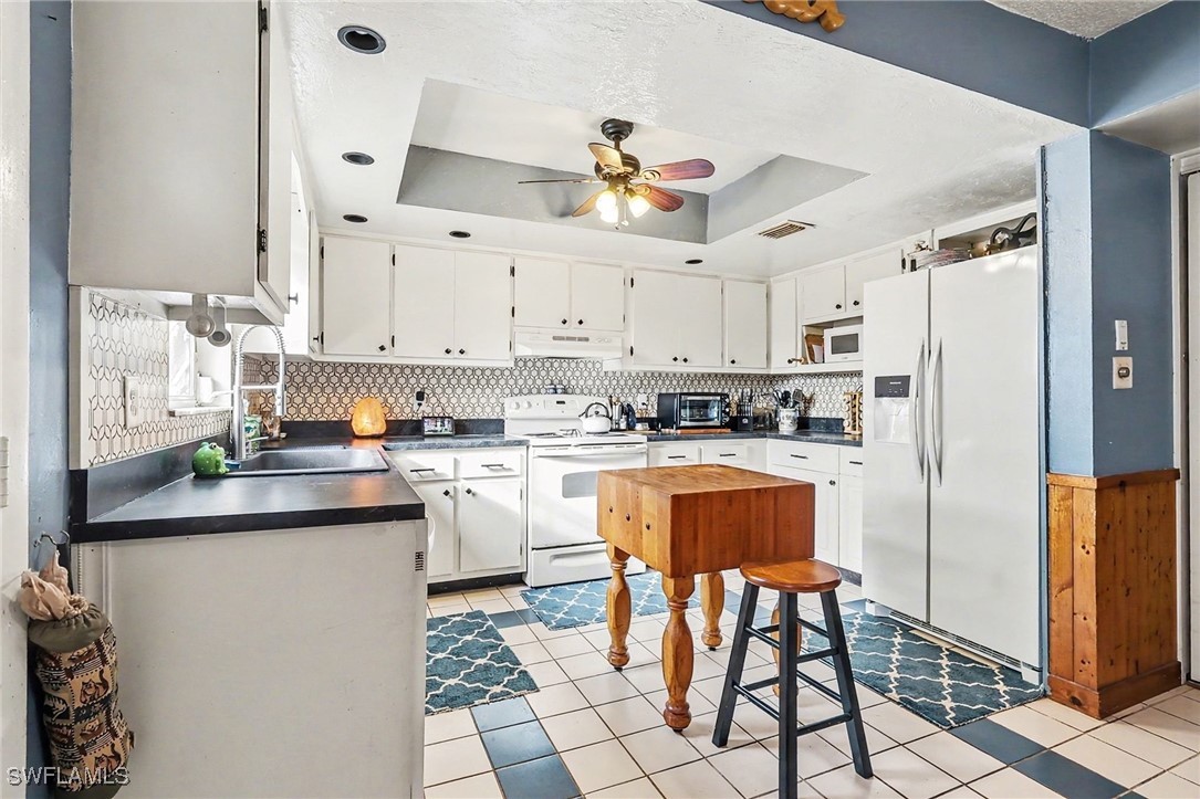 2 Bed Condominium for Sale in Naples, FL, $197,000 — photo 11