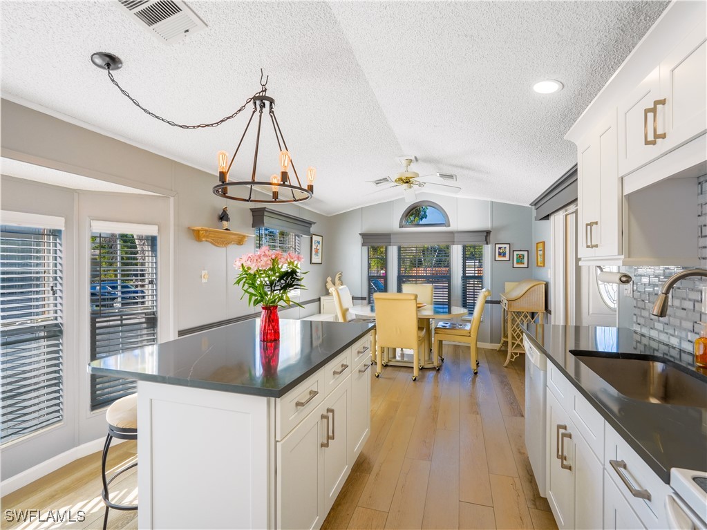 1 Bed Waterfront Home for Sale in Naples, photo 11