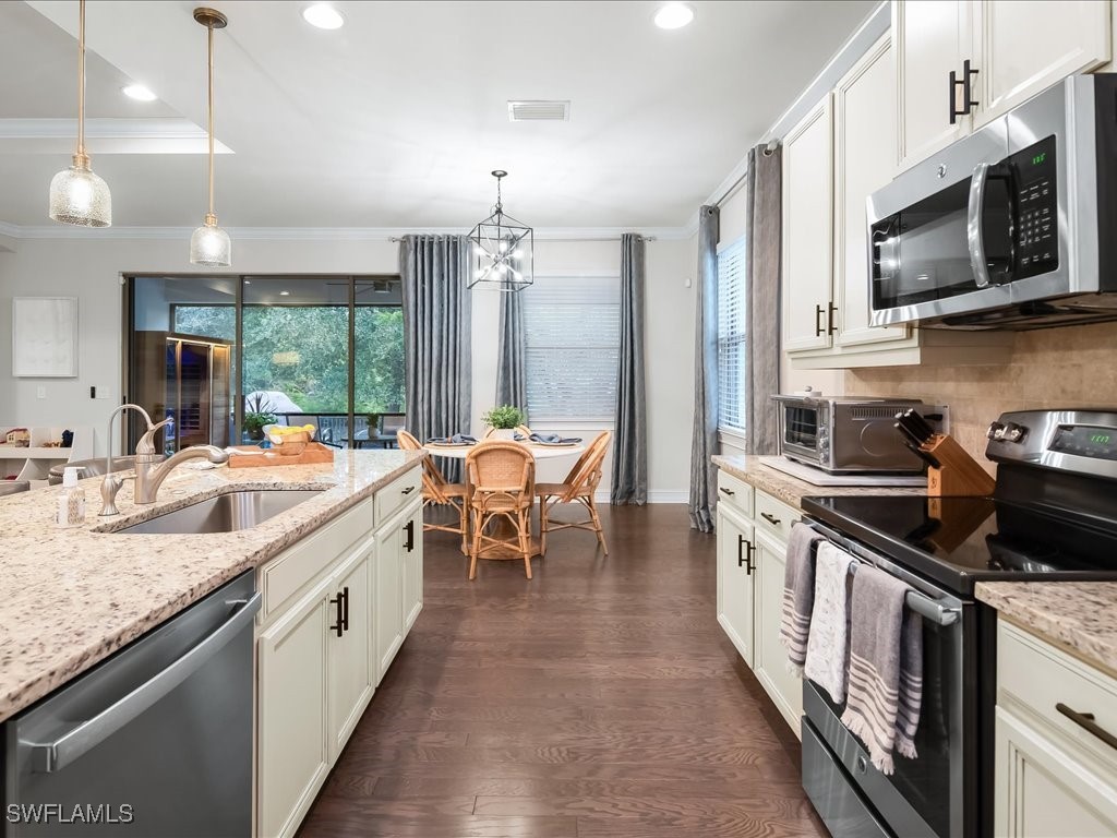 3 Bed SingleFamilyResidence for Sale in Naples, FL, $699,000 — photo 11