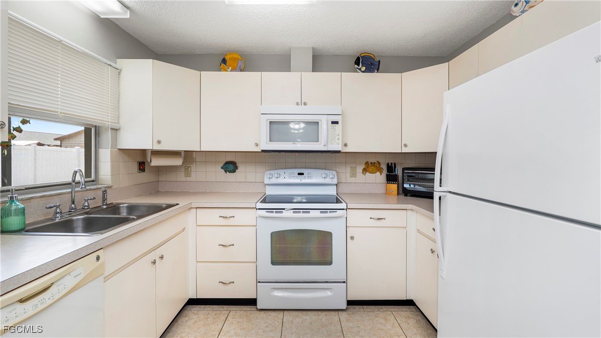 2 Bed SingleFamilyResidence for Sale in Gulf Cove, photo 11