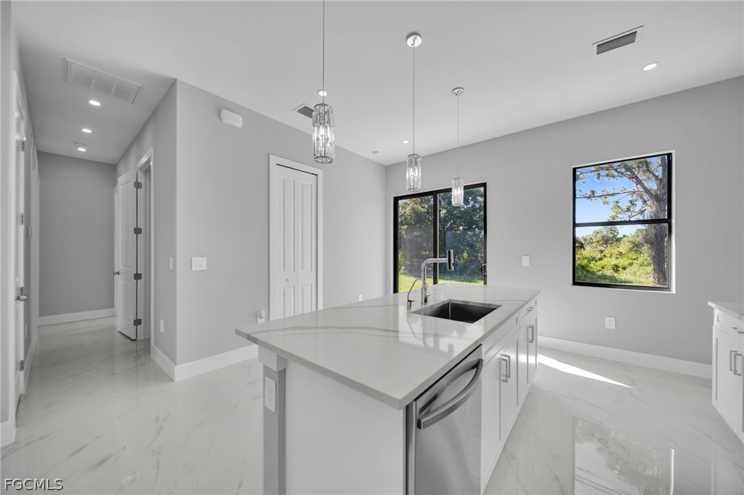 3 Bed SingleFamilyResidence for Sale in Lehigh Acres, photo 11