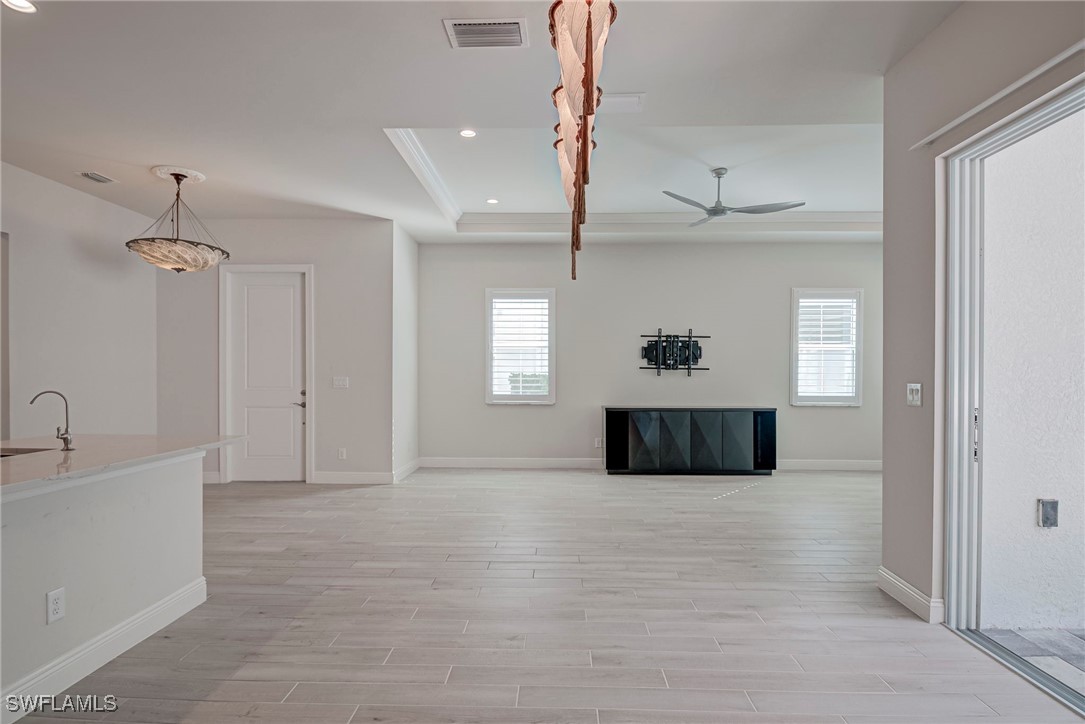 2 Bed Attached for Sale in Naples, photo 11
