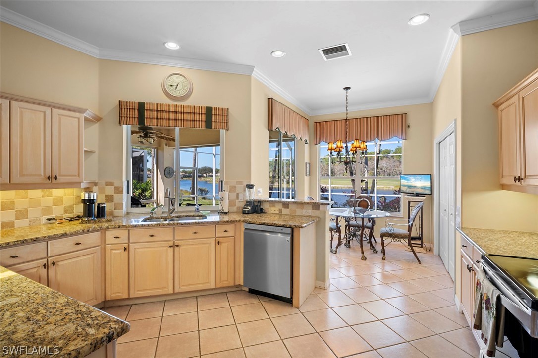 3 Bed SingleFamilyResidence for Sale in Naples, photo 11