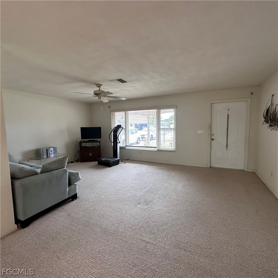 2 Bed SingleFamilyResidence for Sale in Cape Coral, photo 11