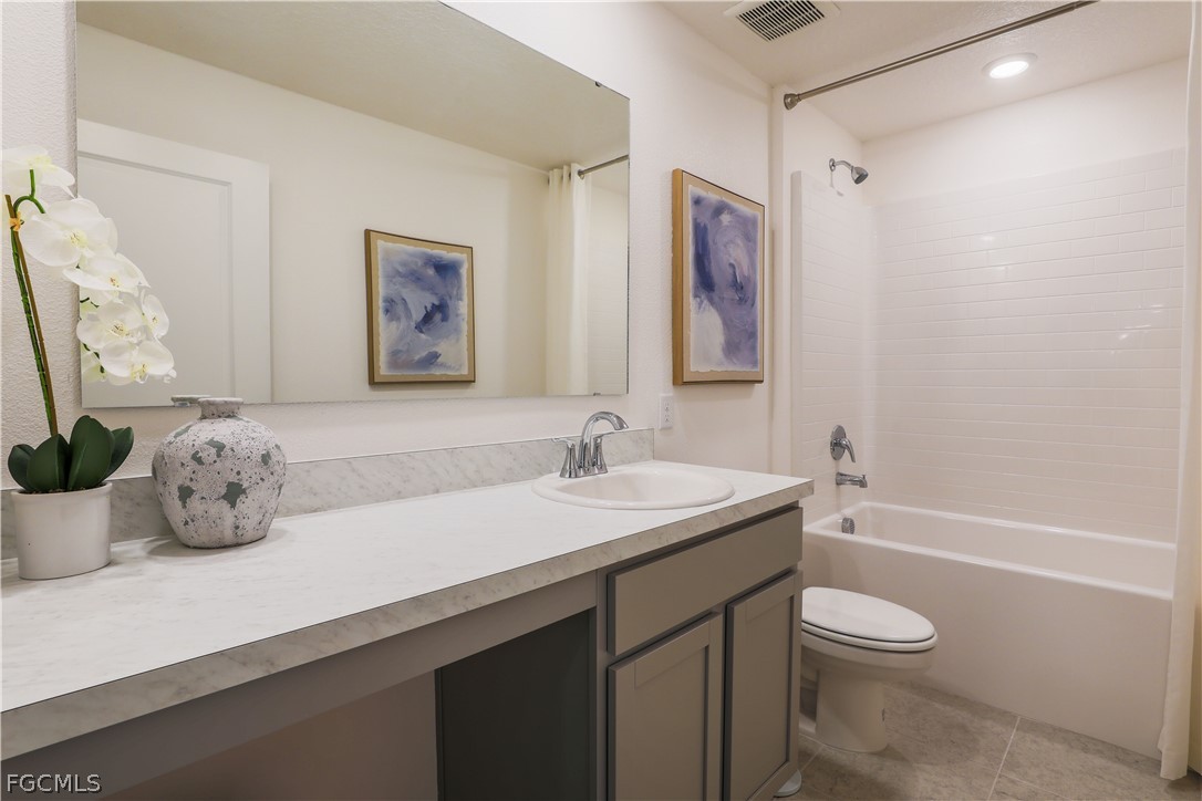 4 Bed SingleFamilyResidence for Sale in Lehigh Acres, photo 11