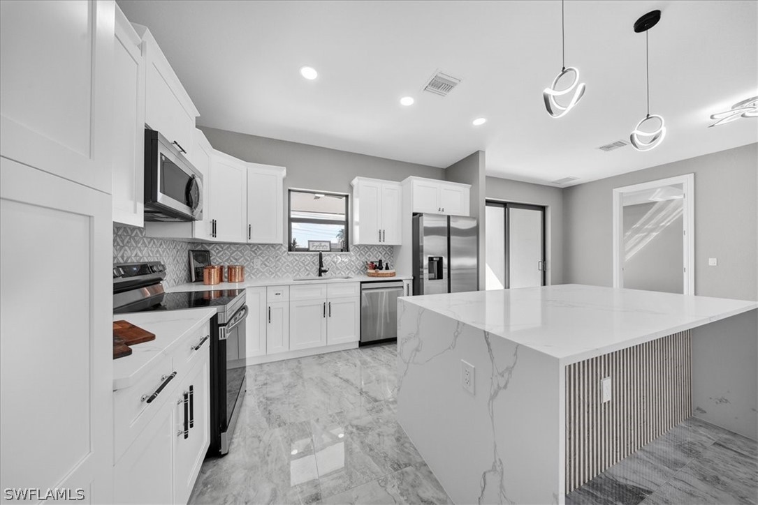 4 Bed SingleFamilyResidence for Sale in Lehigh Acres, photo 11