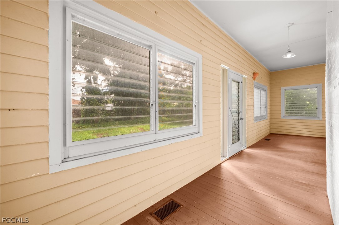 3 Bed SingleFamilyResidence for Sale in Bayshore Park, FL — photo 11