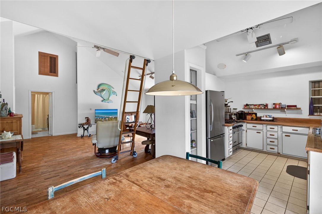 2 Bed SingleFamilyResidence for Sale in Fort Myers, FL — photo 11