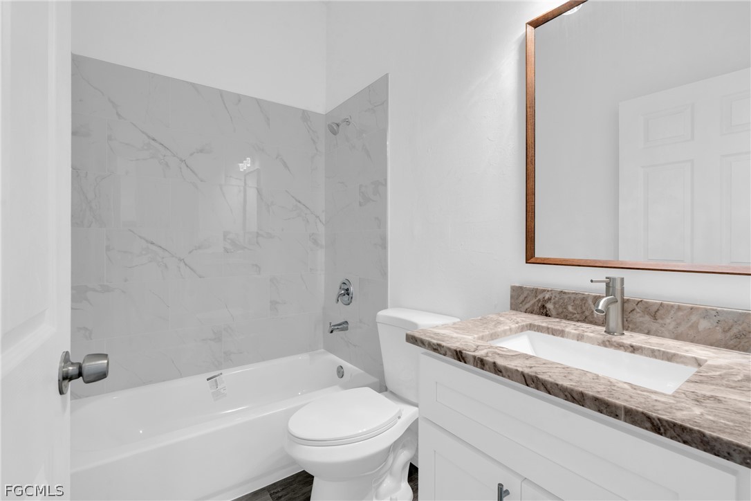 3 Bed SingleFamilyResidence for Sale in Lehigh Acres, photo 11