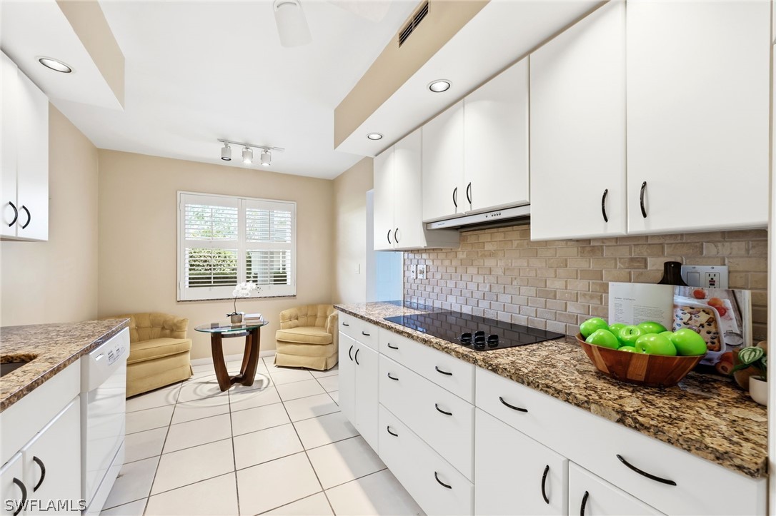 2 Bed Condominium for Sale in Naples, photo 11
