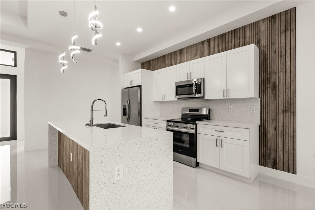 3 Bed SingleFamilyResidence for Sale in Lehigh Acres, photo 11