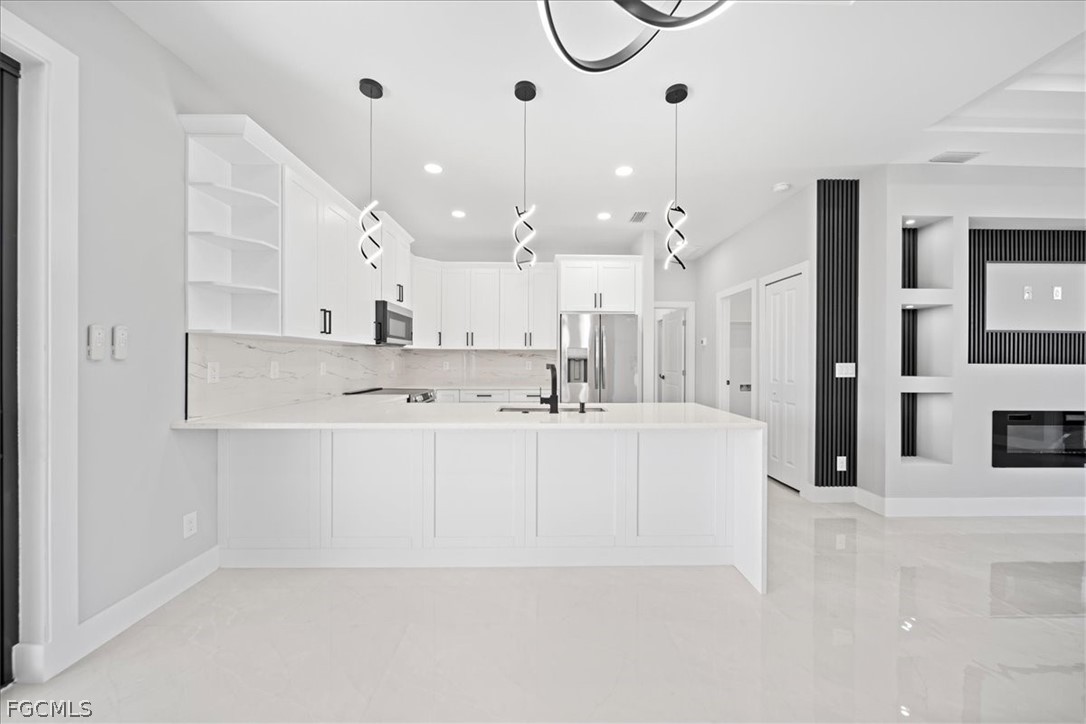 3 Bed SingleFamilyResidence for Sale in Cape Coral, photo 11