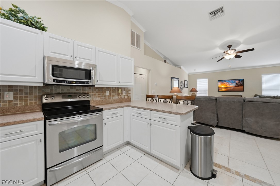 3 Bed SingleFamilyResidence for Sale in Cape Coral, photo 11