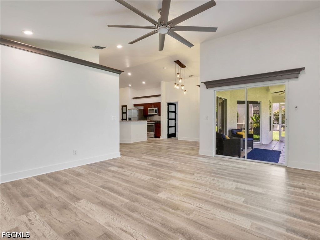 3 Bed SingleFamilyResidence for Sale in Stoneybrook, FL — photo 11
