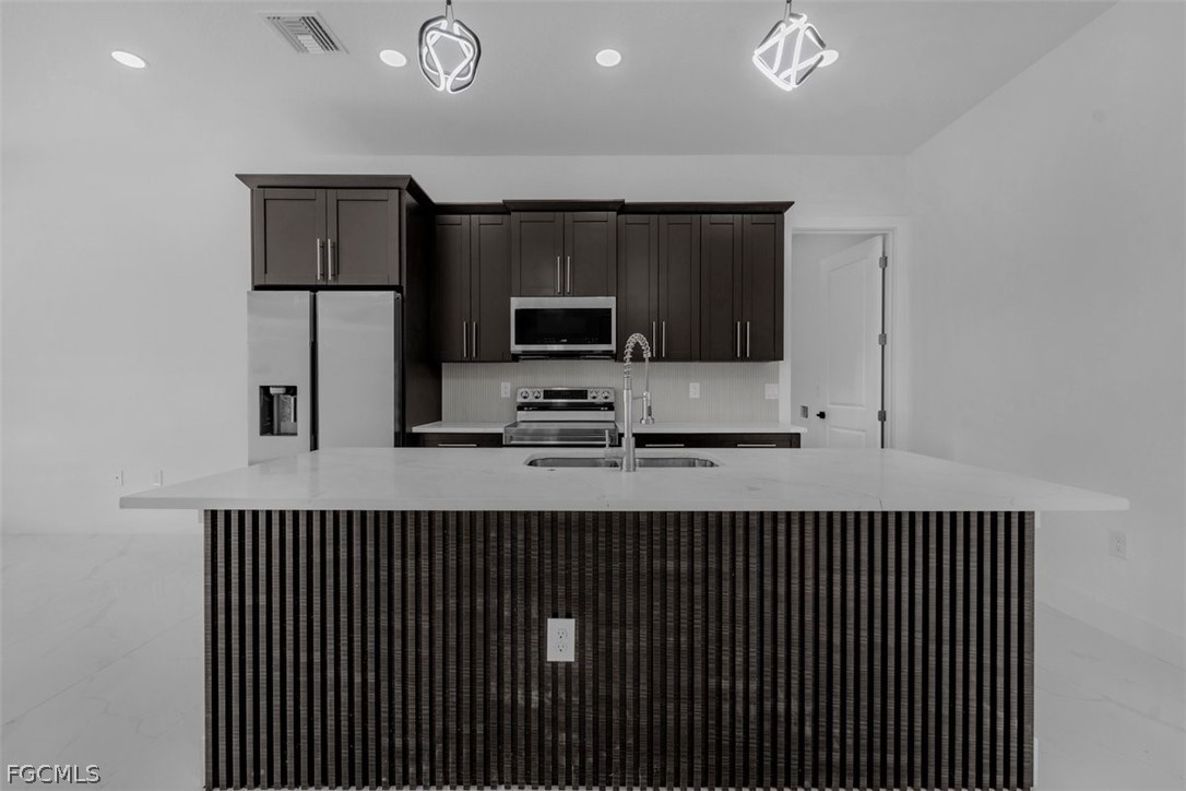 3 Bed SingleFamilyResidence for Sale in Lehigh Acres, photo 11