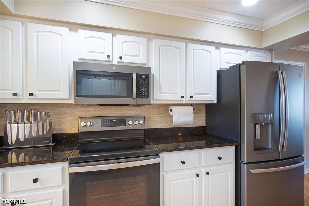 3 Bed Waterfront Home for Sale in Buttonwood Key, FL — photo 11