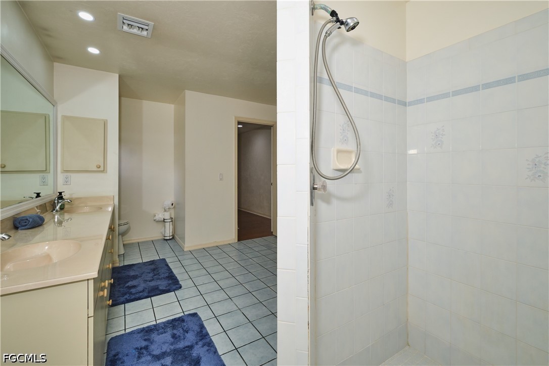 5 Bed Pool Home for Sale in Daughtreys Creek, FL — photo 11