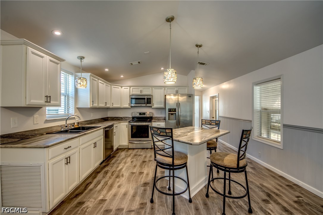 2 Bed ManufacturedHome for Sale in Pine Island Cove, photo 11