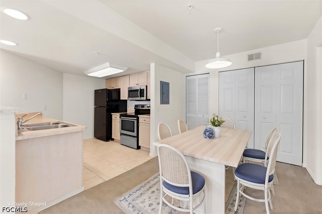 2 Bed Condominium for Sale in Four Mile Cove, FL, $134,000 — photo 11