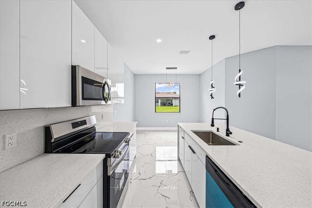 4 Bed SingleFamilyResidence for Sale in Lehigh Acres, photo 11
