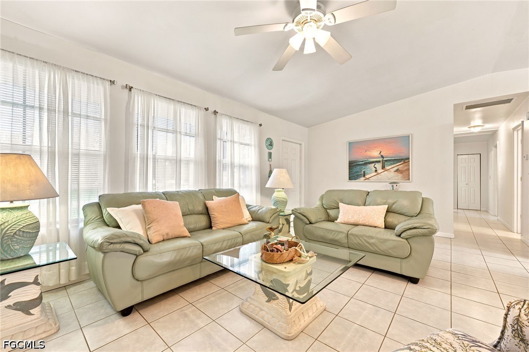 3 Bed SingleFamilyResidence for Sale in Cape Coral, photo 11