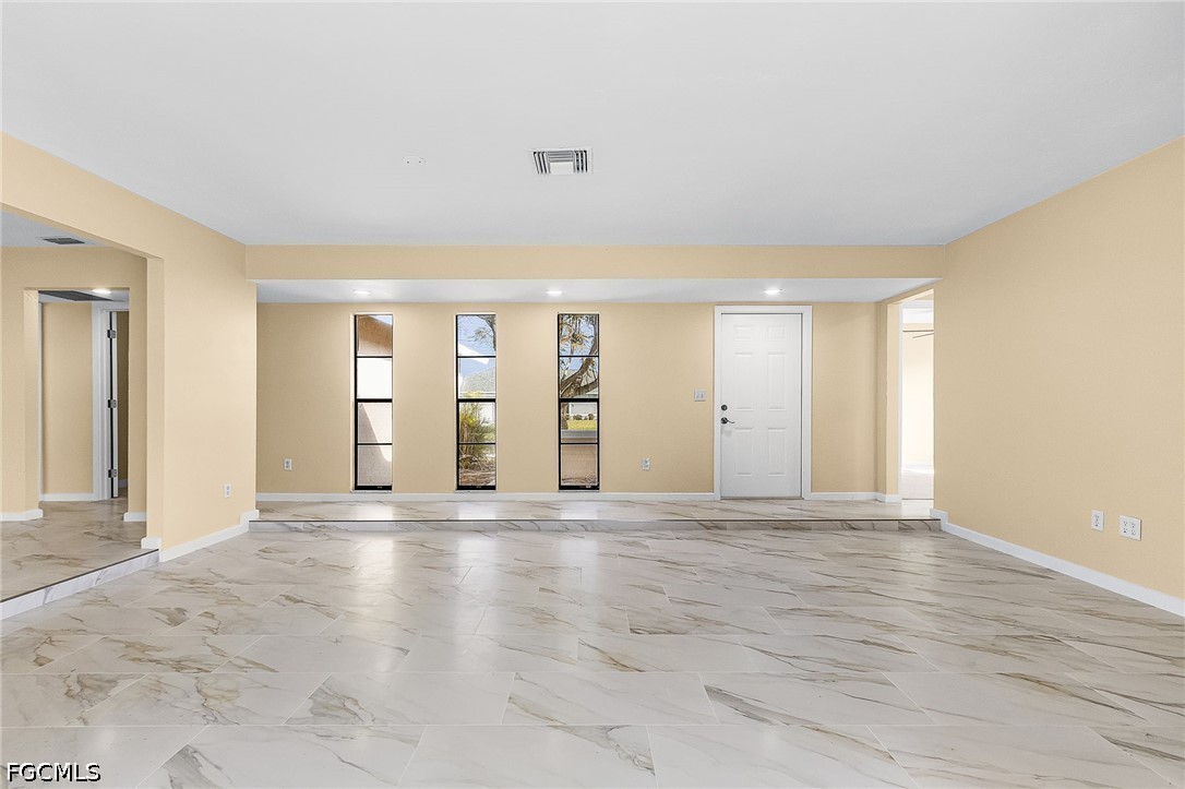 3 Bed SingleFamilyResidence for Sale in Cape Coral, photo 11