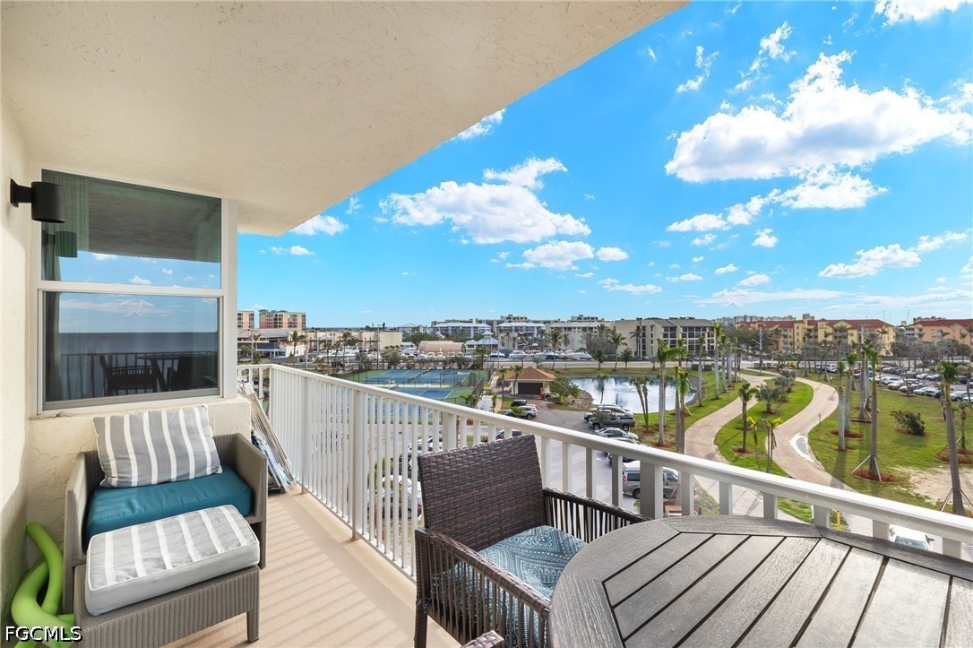 1 Bed Waterfront Home for Sale in Fort Myers Beach, photo 11