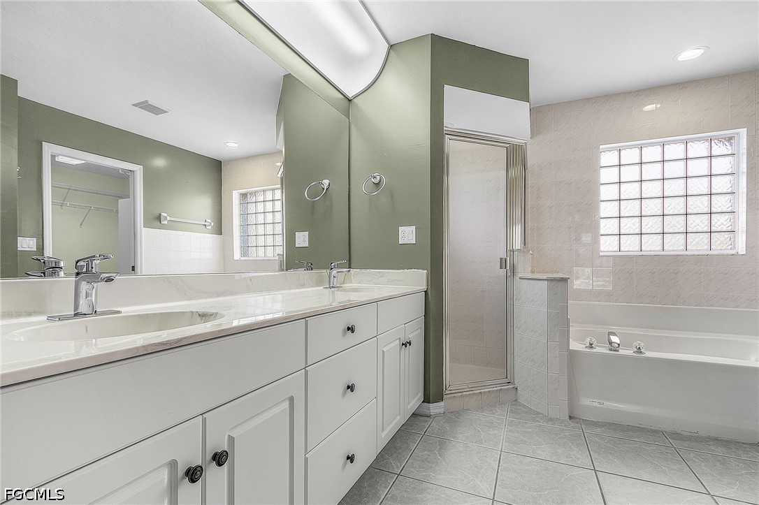 3 Bed Pool Home for Sale in Cape Coral, photo 11