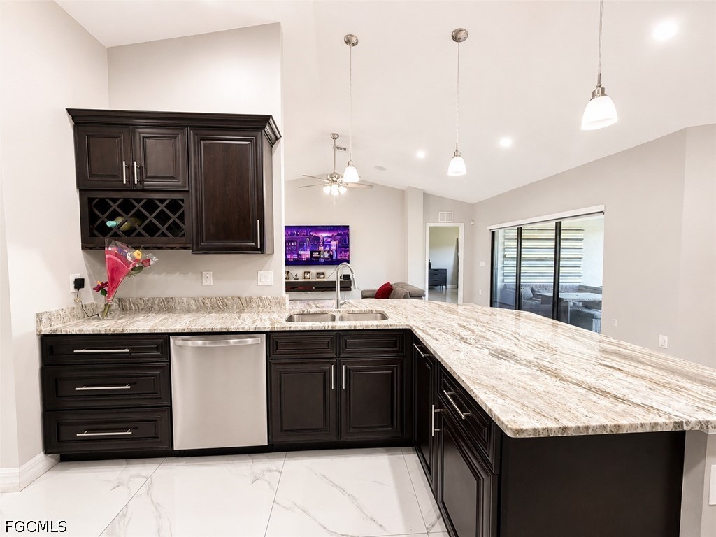 4 Bed SingleFamilyResidence for Sale in Lehigh Acres, photo 11