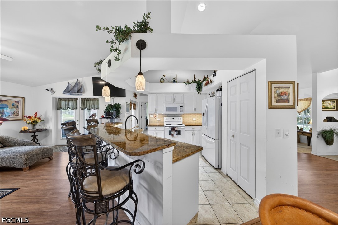 3 Bed SingleFamilyResidence for Sale in Cape Coral, photo 11