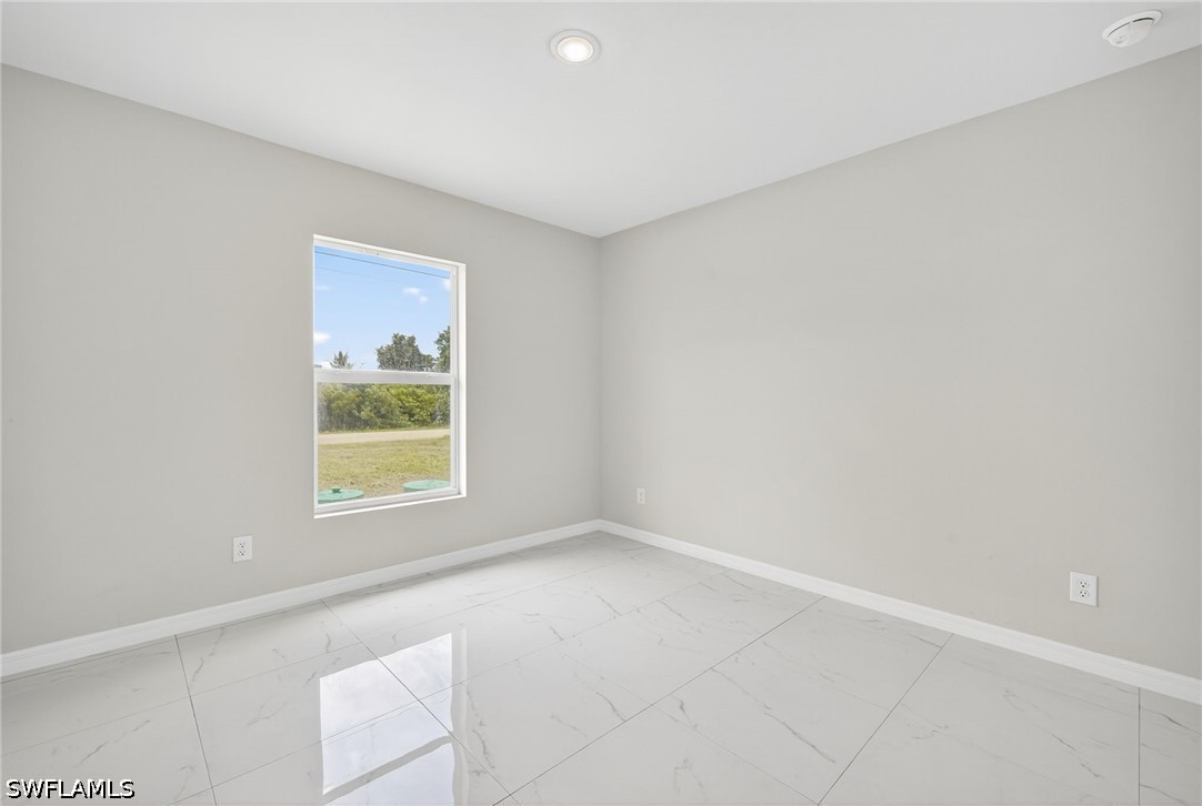 3 Bed SingleFamilyResidence for Sale in Lehigh Acres, photo 11