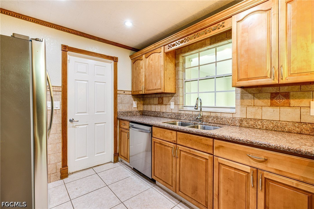 3 Bed SingleFamilyResidence for Sale in Fort Myers, photo 11