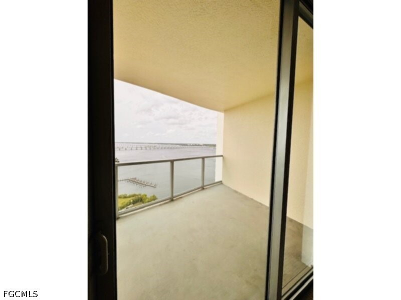 2 Bed Waterfront Home for Sale in Oasis, photo 11