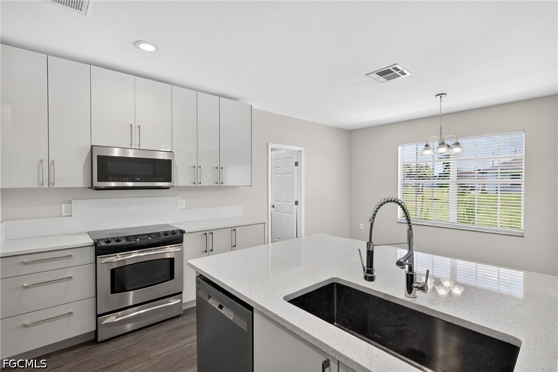3 Bed SingleFamilyResidence for Sale in Lehigh Acres, photo 11