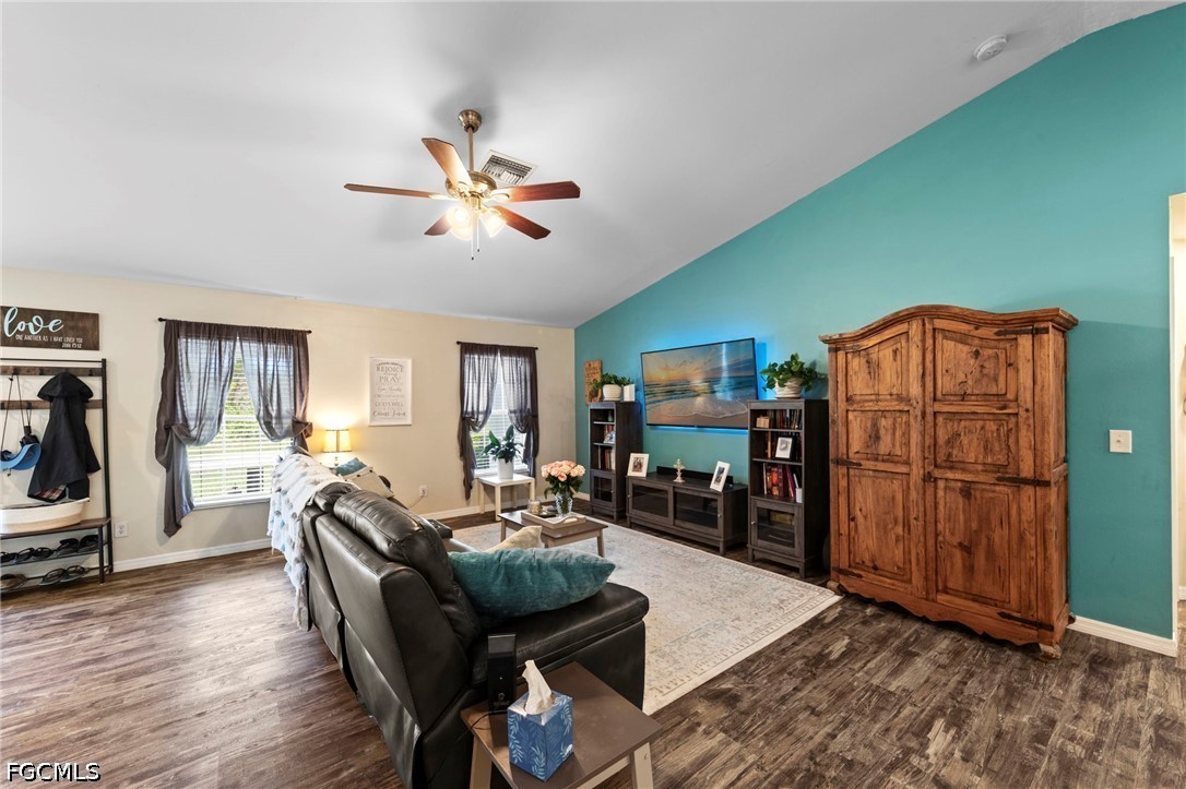 3 Bed SingleFamilyResidence for Sale in Lehigh Acres, photo 11