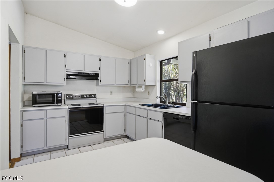 3 Bed SingleFamilyResidence for Sale in Cape Coral, FL — photo 11
